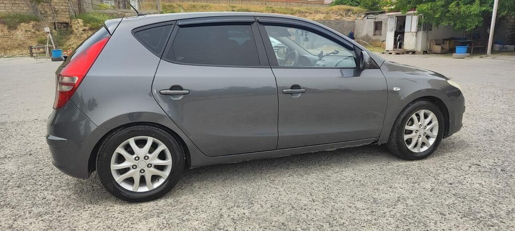 Hyundai i30 hatchback, 5 qapı, tünd boz rəng. - Benzin mühərriki — Avto, Bakı (3)