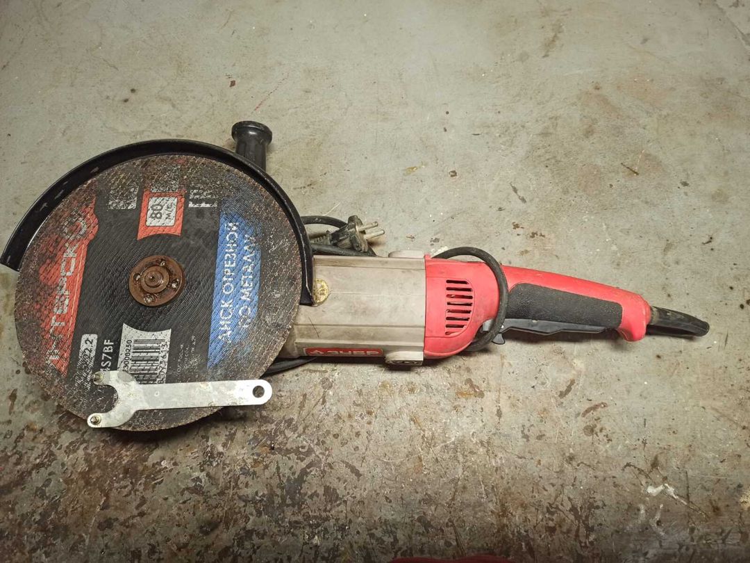 Laqunda Zubr 2200W (ЗУШМ-230-2200) — Təmir və inşaat, Bakı