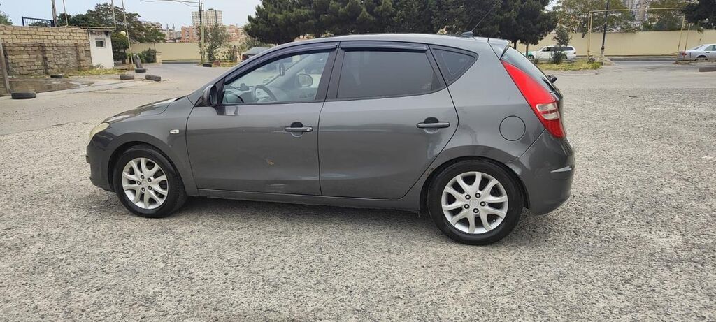 Hyundai i30 hatchback, 5 qapı, tünd boz rəng. - Benzin mühərriki — Avto, Bakı (4)