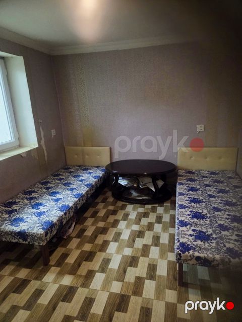 Həyət evi kirayə verilir, İnqilab qəs