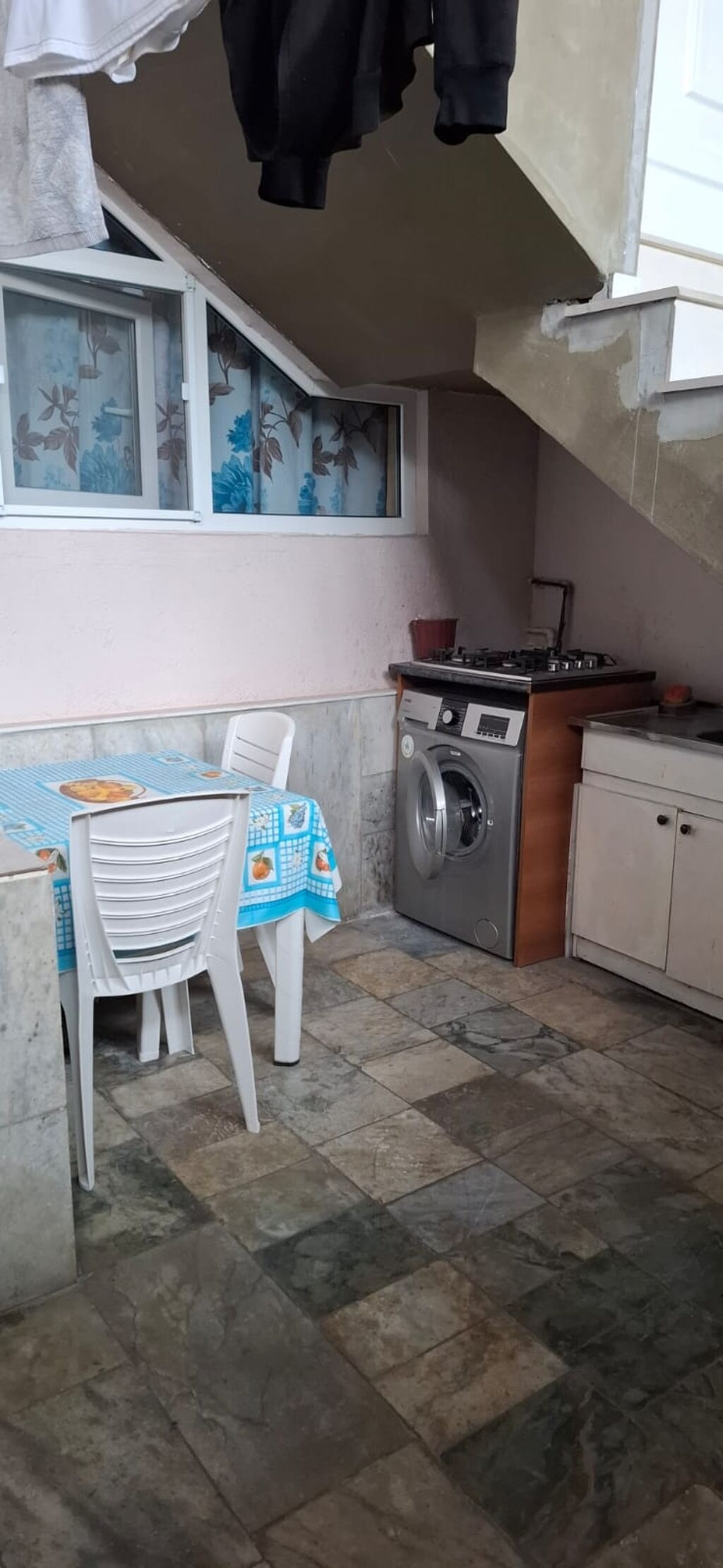 Günlük kirayə üçün sadə və səliqəli otaq Təsvir: - 2 ayrı tək — Daşınmaz əmlak, Bakı (2)