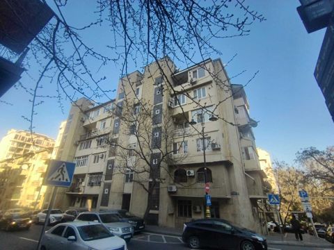 Satılır 2 otaqlı köhnə tikili 57 m² — Bakı