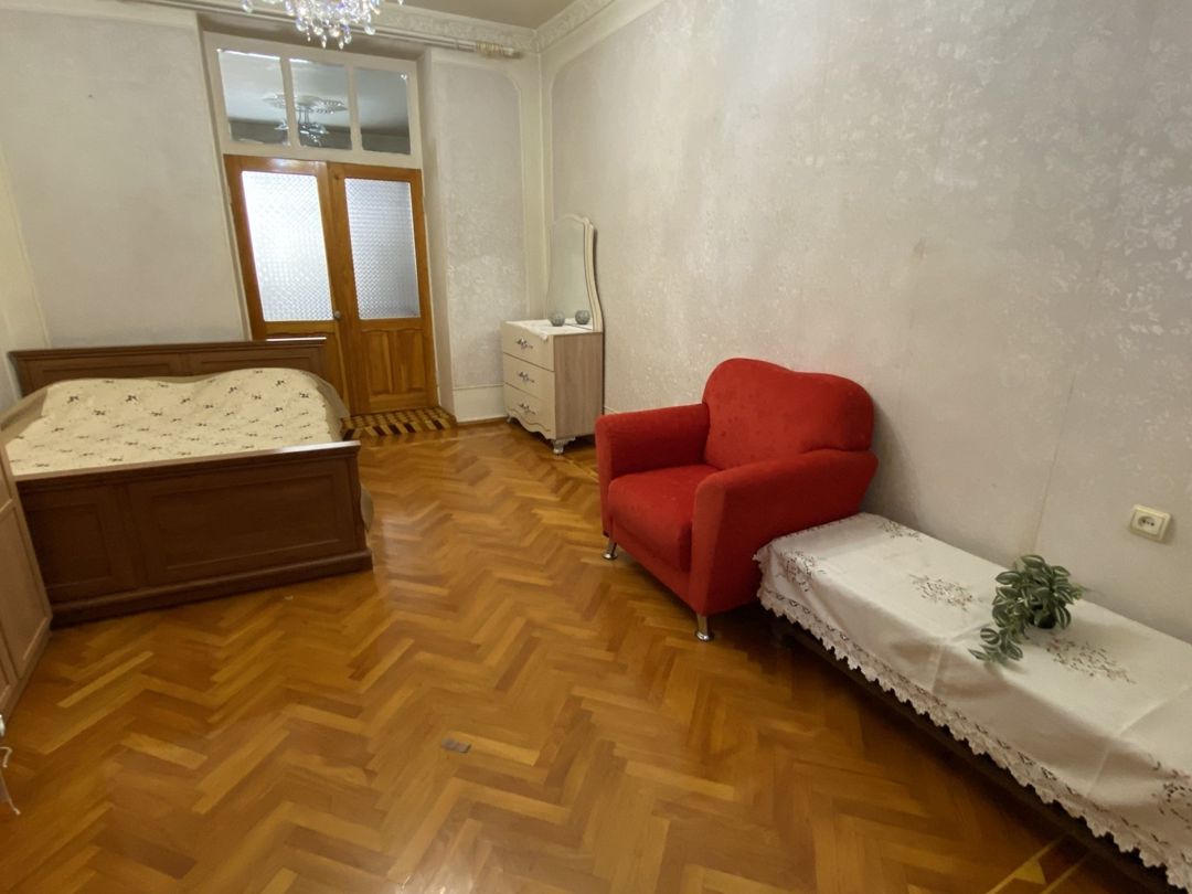 İcarəyə verilir 5 otaqlı köhnə tikili 135 m² — Mənzil, Bakı (2)
