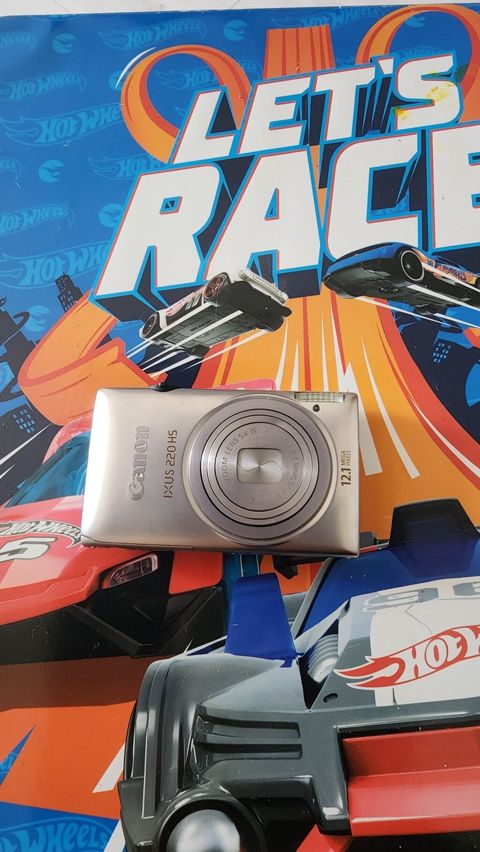 Canon Ixus 220 HS rəqəmsal fotoaparat Xüsusiyyətlər: - 12.1 MP HS — Bakı