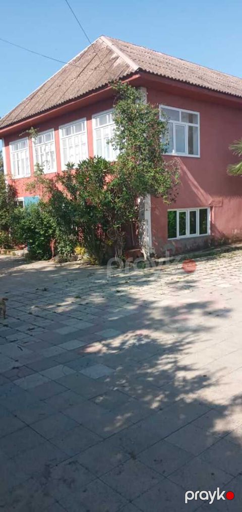 Satılır 4 otaqlı həyət evi/bağ evi 245 m²