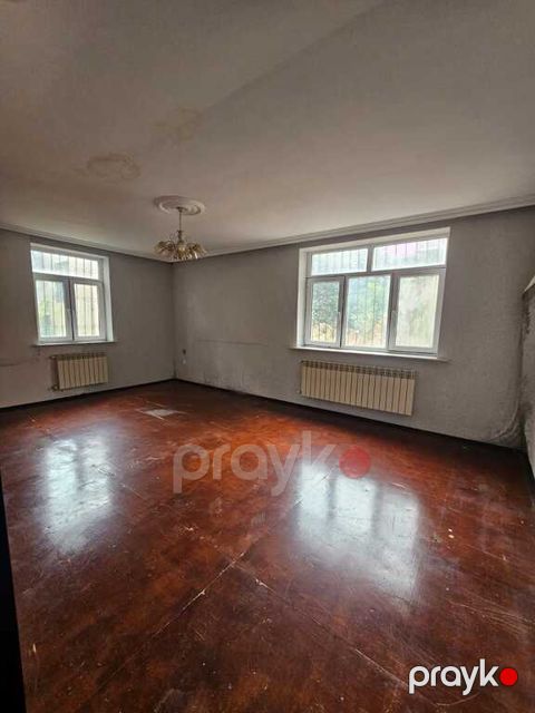 Satılır 2 otaqlı köhnə tikili 65 m²