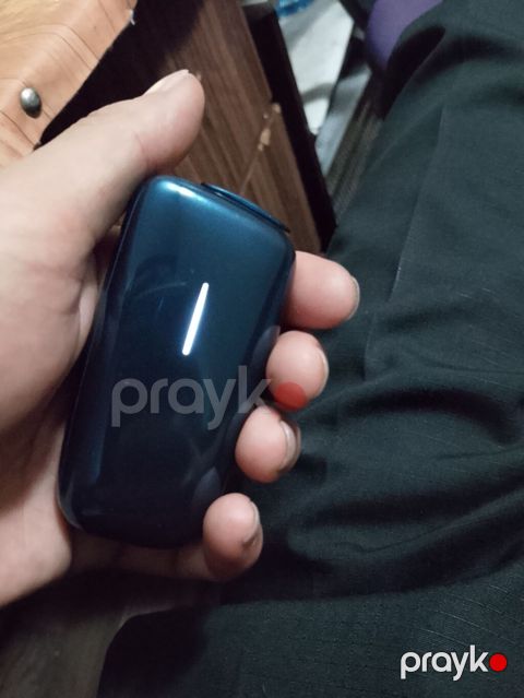 Kompakt şarj qurğusu (powerbank) – tünd mavi korpus, əl içində rahat — Bakı