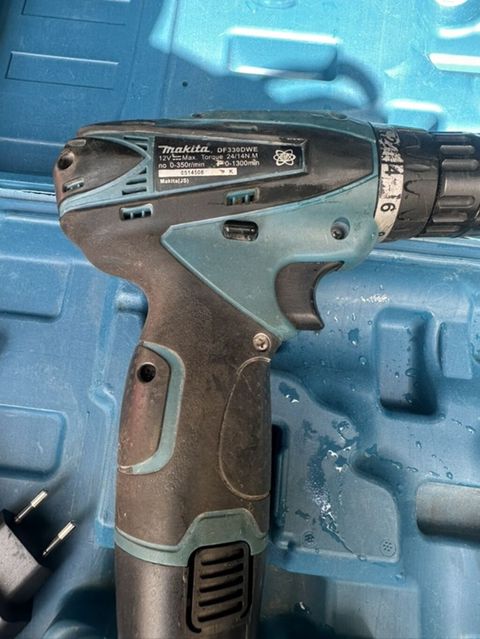 Makita DF330DWE akkumulaytorlu şurup/mişar - Gərginlik: 12V - Maks — Bakı