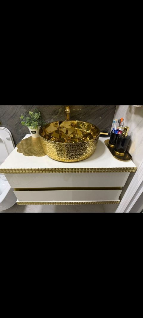 Qızılı dekorlu vannaya mebel dəsti - Üst lavabo: masaüstü tip, qızılı — Bakı