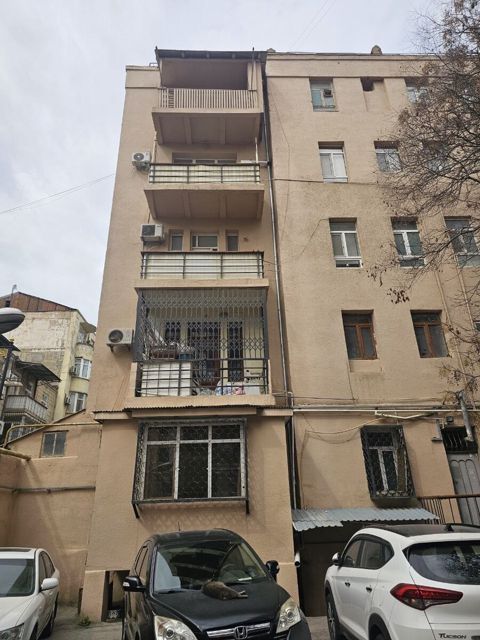 Satılır 3 otaqlı köhnə tikili 86 m² — Bakı