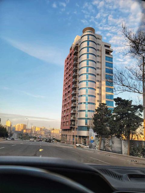 Satılır 4 otaqlı yeni tikili 250 m² — Bakı