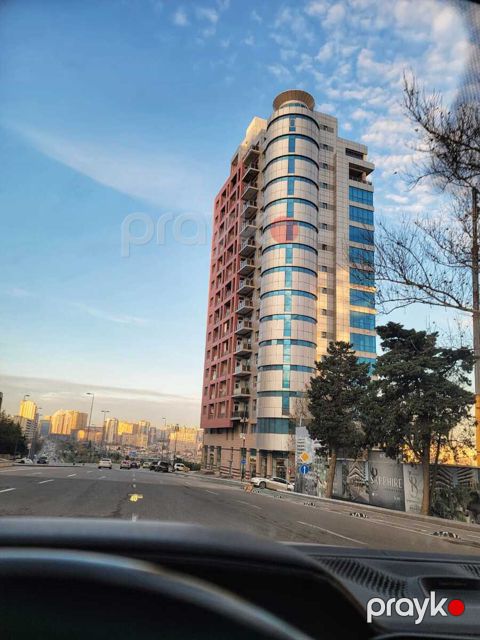 Satılır 4 otaqlı yeni tikili 250 m²