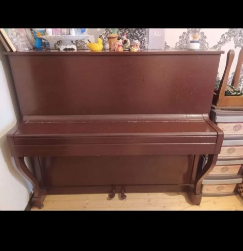 Akkustik upright pianino - Korpus: klassik üslubda, tünd qəhvəyi — Mingəçevir