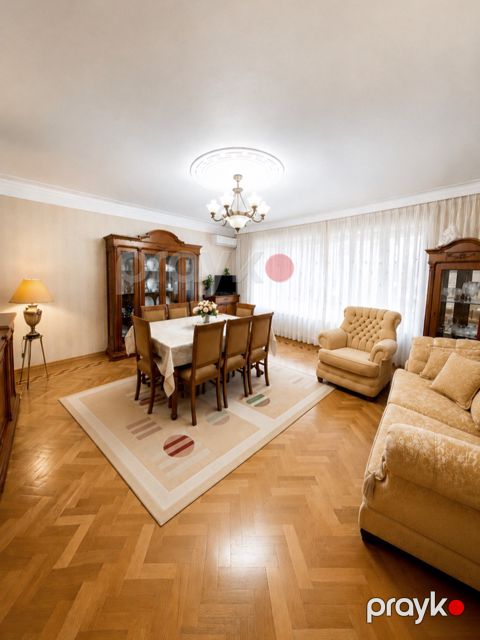 Satılır 3 otaqlı köhnə tikili 135 m²