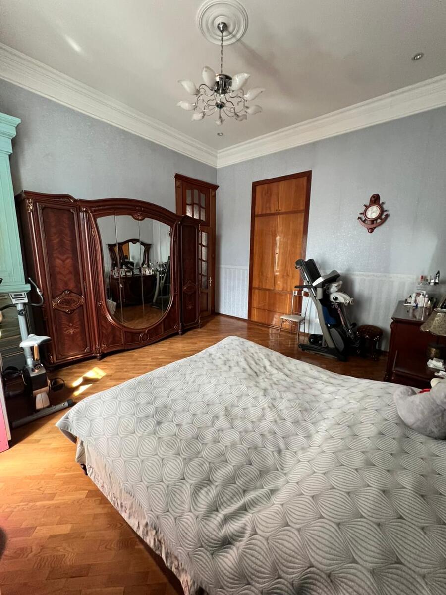 Satılır 6 otaqlı köhnə tikili 220 m² — Mənzil, Bakı (5)