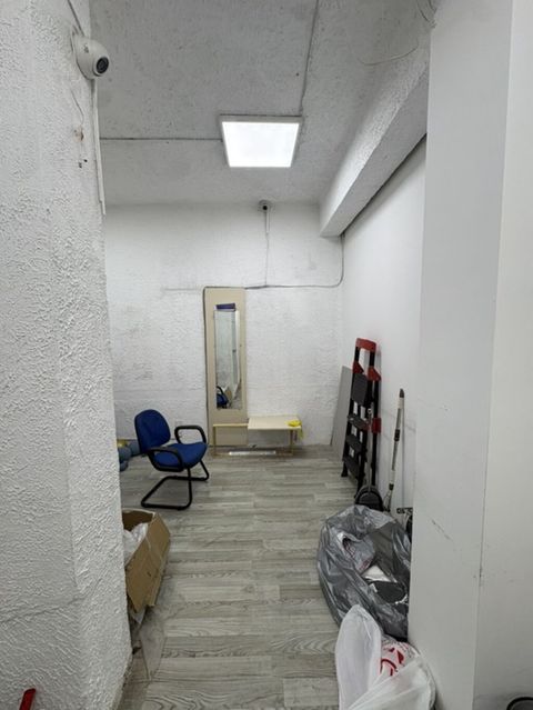 İcarəyə verilir – 28 May m/st puşkin 15a, mağaza içində yer arenda — Bakı