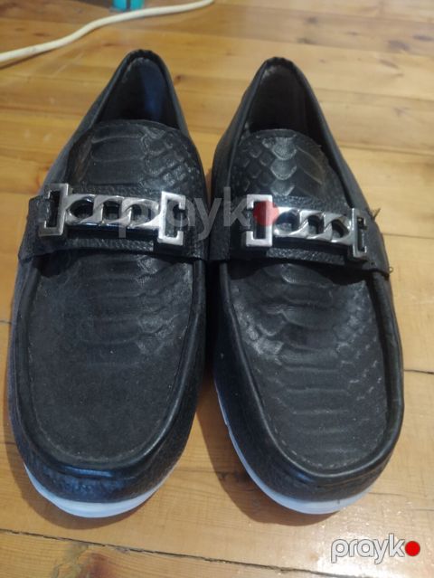 Qara kişi loaferləri 1 dede giyinilib - Üst material: ilan dərisi — Digah