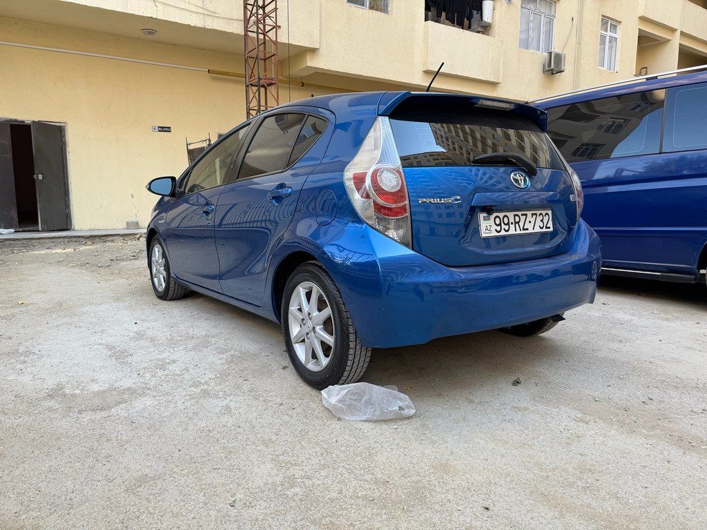 Toyota Prius C, 1.5 L, 0.9 kWh, 2013 il, 142 000 km — Avtomobillər, Sumqayıt (2)