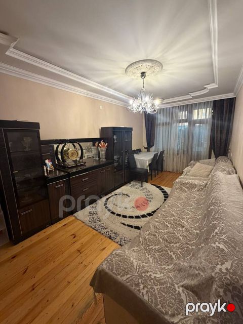 Satılır 3 otaqlı köhnə tikili 80 m²