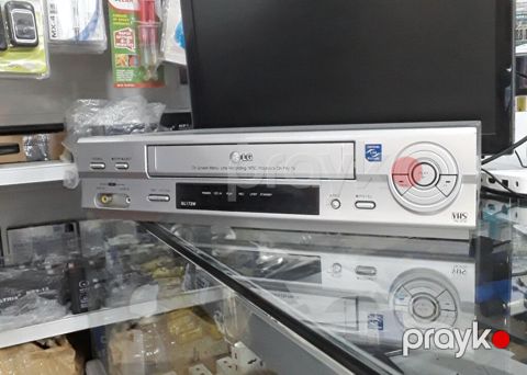 Videomaqnitafon LG satılır.İşlək vəziyatdədir. Pultu yoxdur. Продаётся