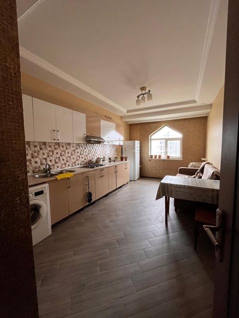 82 kv. m, 2 otaqlı, Kombi, İşıq, Su