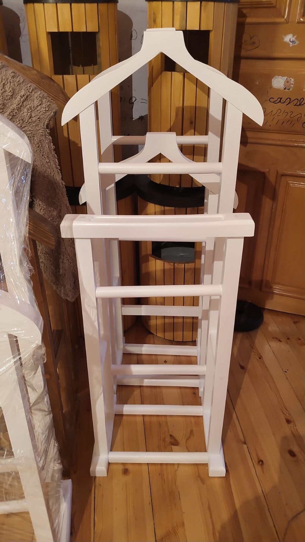 Taxta geyim dayaqı – “valet stand” Məhsul təsviri: - Material: tam — Mebel, Digah (2)