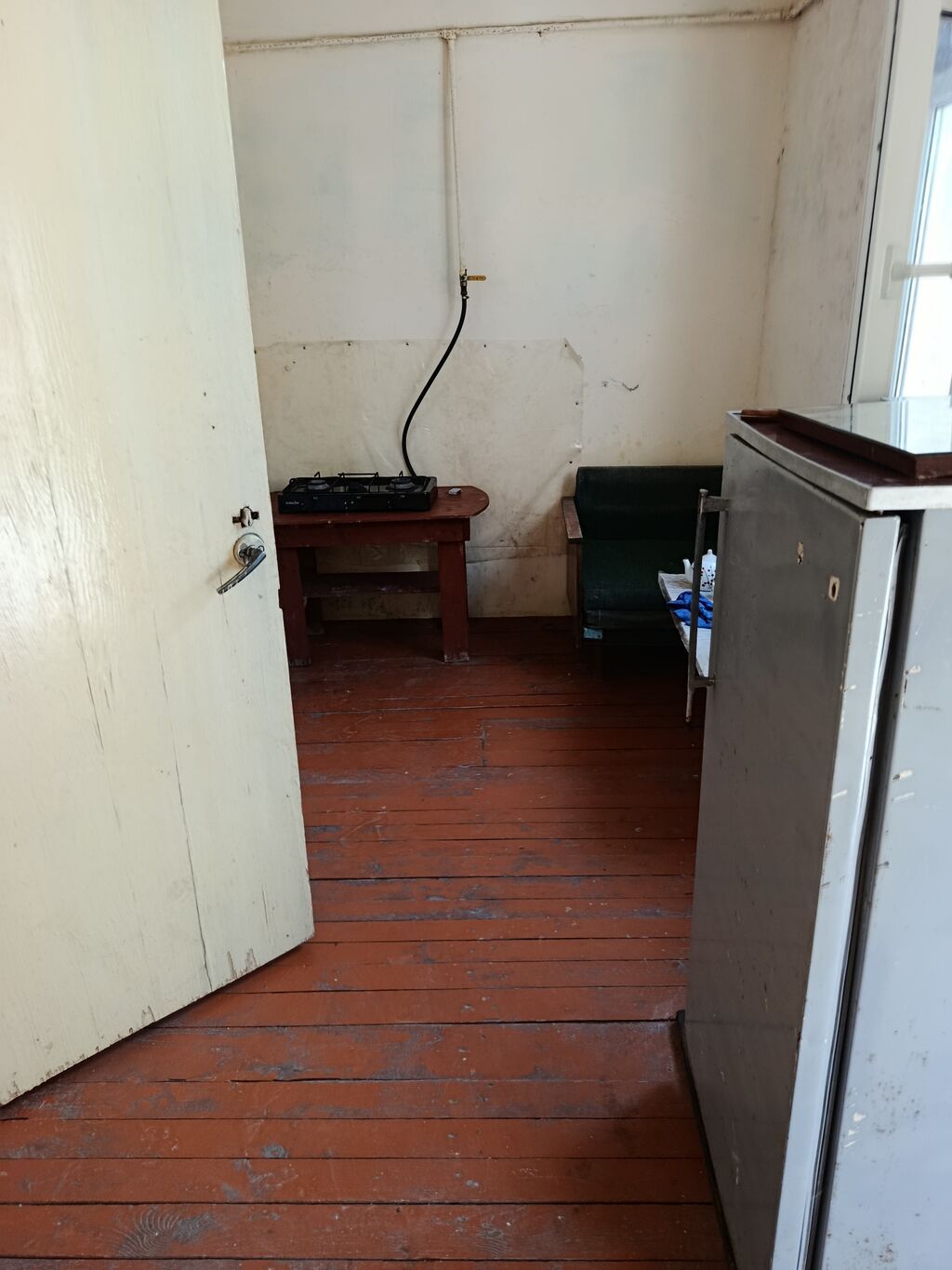 Salam bir otaq bir kuxnasi qaz işıq sizlikdi su bizlikdi İnternet var — Daşınmaz əmlak, Digah (4)