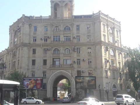 Satılır 2 otaqlı köhnə tikili 80 m² — Bakı