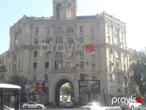 Satılır 2 otaqlı köhnə tikili 80 m²