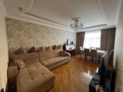 Satılır 2 otaqlı köhnə tikili 70 m² — Bakı