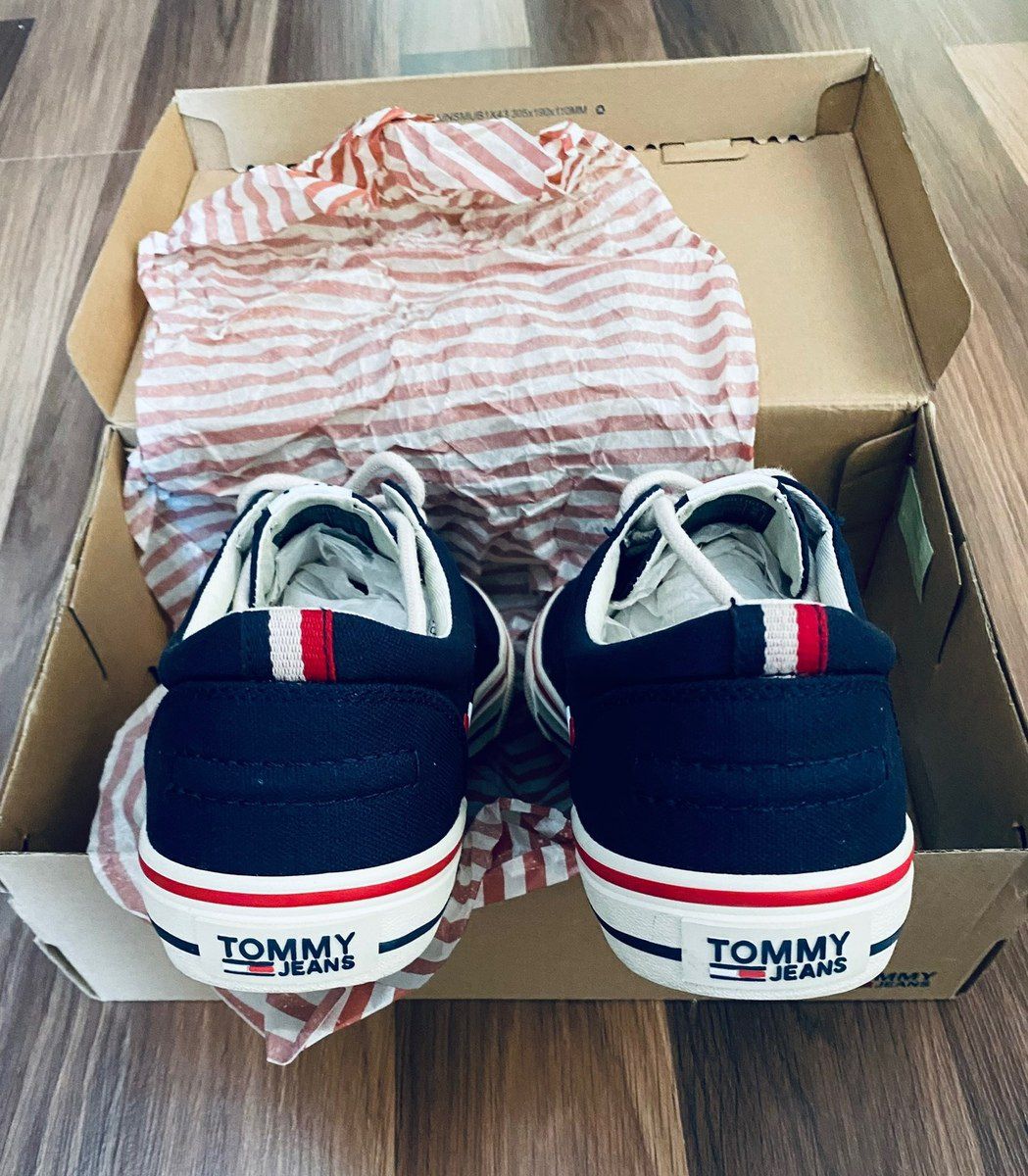 Ked Tommy Hilfiger — Şəxsi əşyalar, Bakı (9)