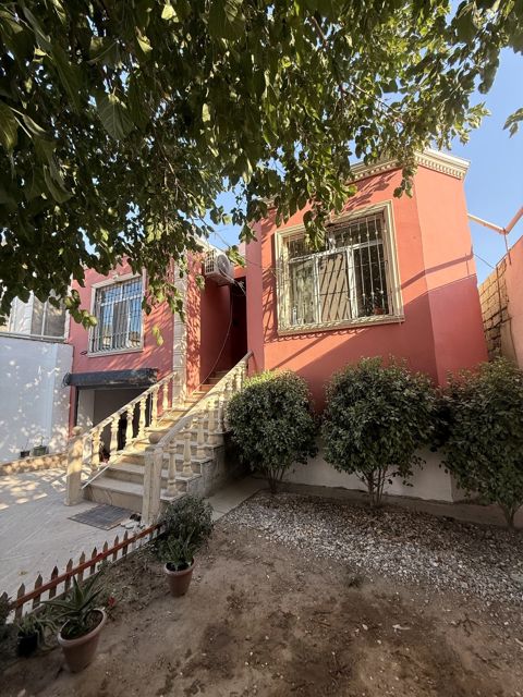 Satılır 4 otaqlı həyət evi/bağ evi 120 m² — Bakı
