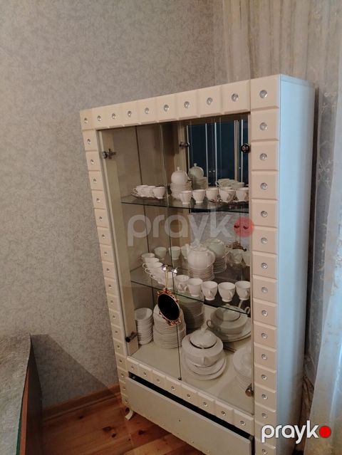 Şüşəli qab vitrin şkafı - Material: MDF karkas, ön və yan hissələrdə — Digah