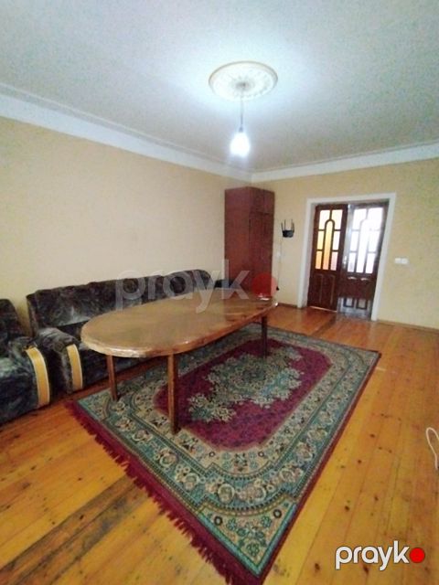 İcarəyə verilir 3 otaqlı köhnə tikili 90 m²