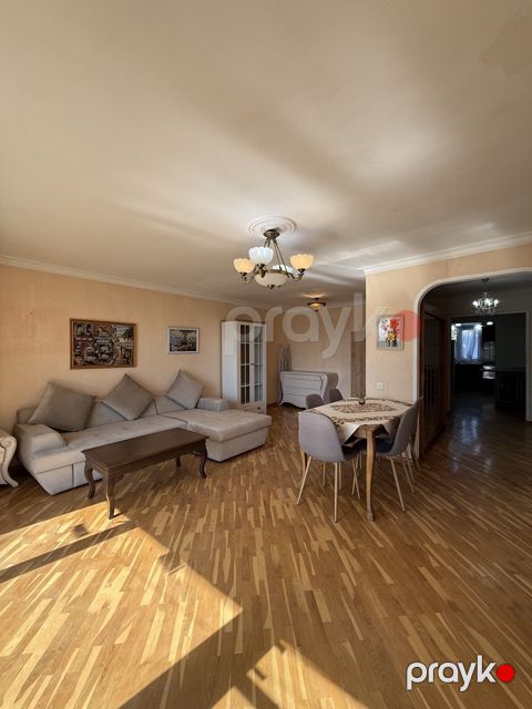 Satılır 2 otaqlı köhnə tikili 60 m² — Bakı