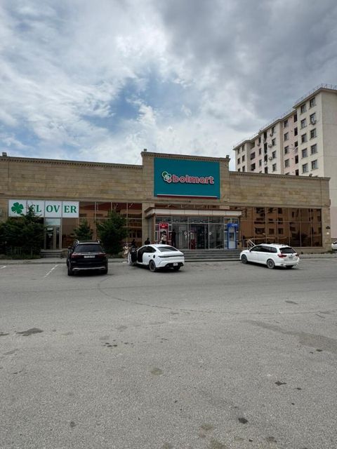 Satılır obyekt 1370 m² — Bakı