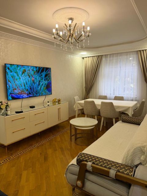 Satılır 2 otaqlı köhnə tikili 65 m² — Bakı