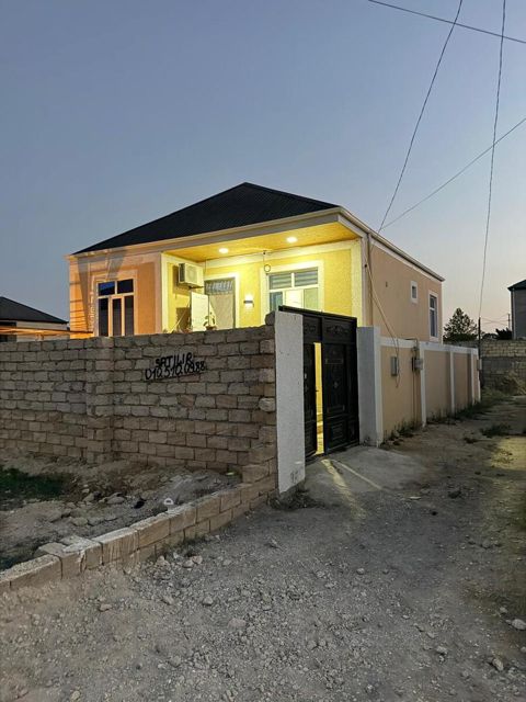 Satılır 3 otaqlı həyət evi/bağ evi 100 m² — Bakı