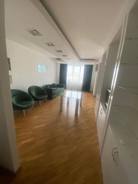İcarəyə verilir 4 otaqlı köhnə tikili 190 m² — Bakı