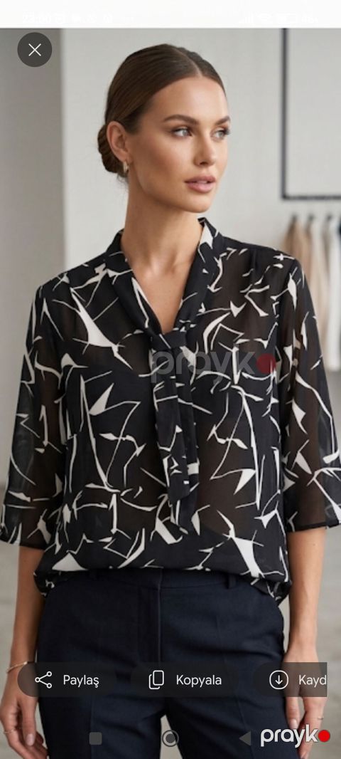Qadın bluzası – qara rəngdə, abstrakt ağ naxışlı - Model: yarı şəffaf — Masazır