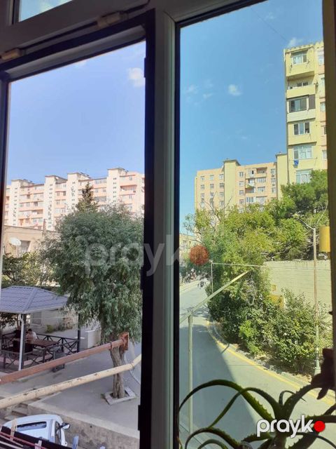 Satılır 2 otaqlı köhnə tikili 57 m²