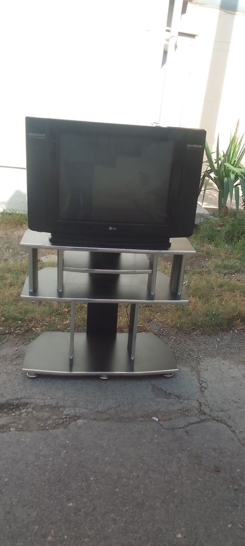 LG kineskop televizoru və metal-plastik TV stendi Məhsul təsviri — Bakı