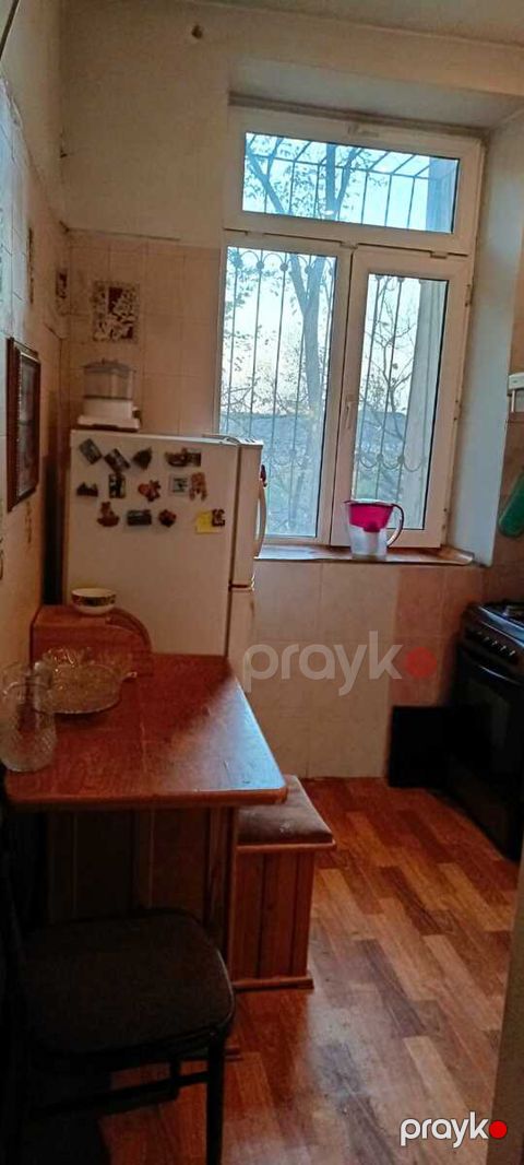 Satılır 2 otaqlı köhnə tikili 56 m²