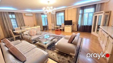İcarəyə verilir 3 otaqlı köhnə tikili 140 m²