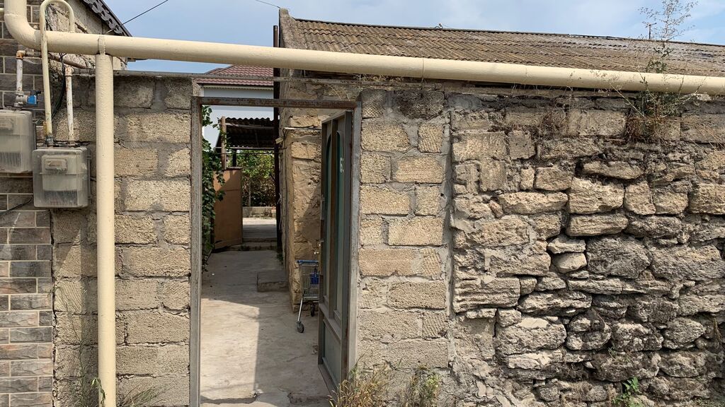 Buzovna dənizə yaxın ərazidə həyətyanı sahəli ev - Daş hasarlı, dəmir — Daşınmaz əmlak, Digah (5)