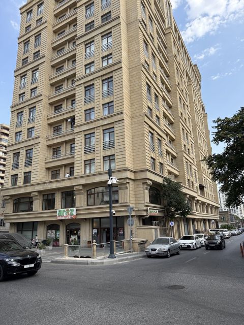 Satılır 5 otaqlı yeni tikili 330 m² — Bakı