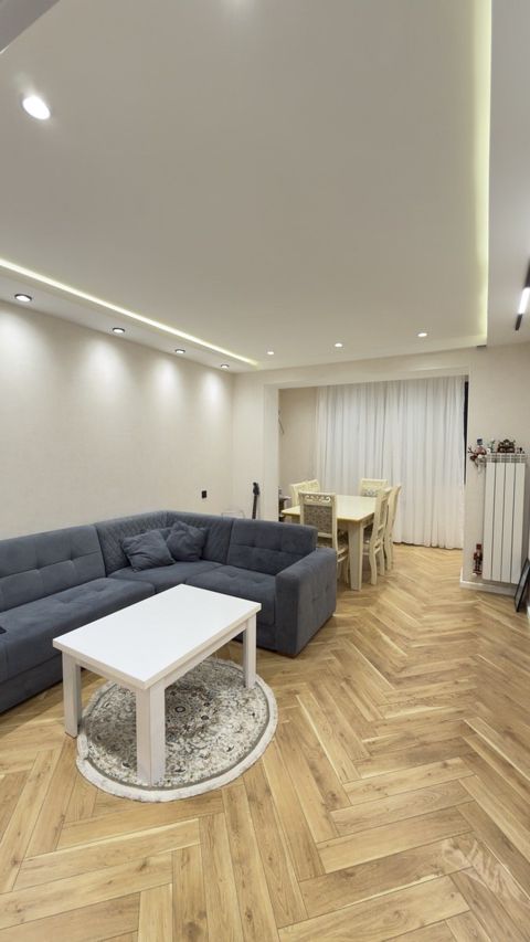Satılır 2 otaqlı köhnə tikili 69 m² — Bakı