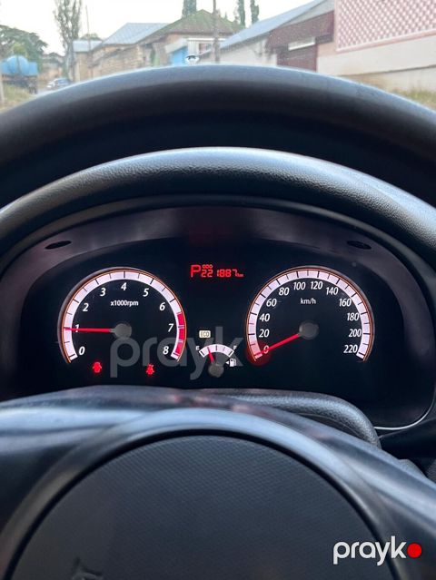 Kia Rio: 1.4 l Sedan