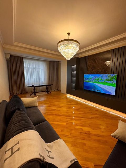 Satılır 3 otaqlı yeni tikili 140 m² — Bakı