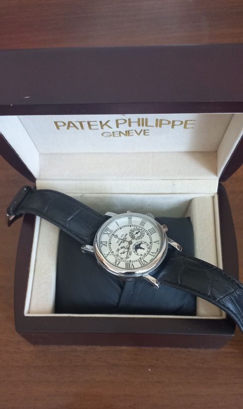 Patek Philippe Geneve üslubunda klassik dizayna malik mexaniki qol — Bakı